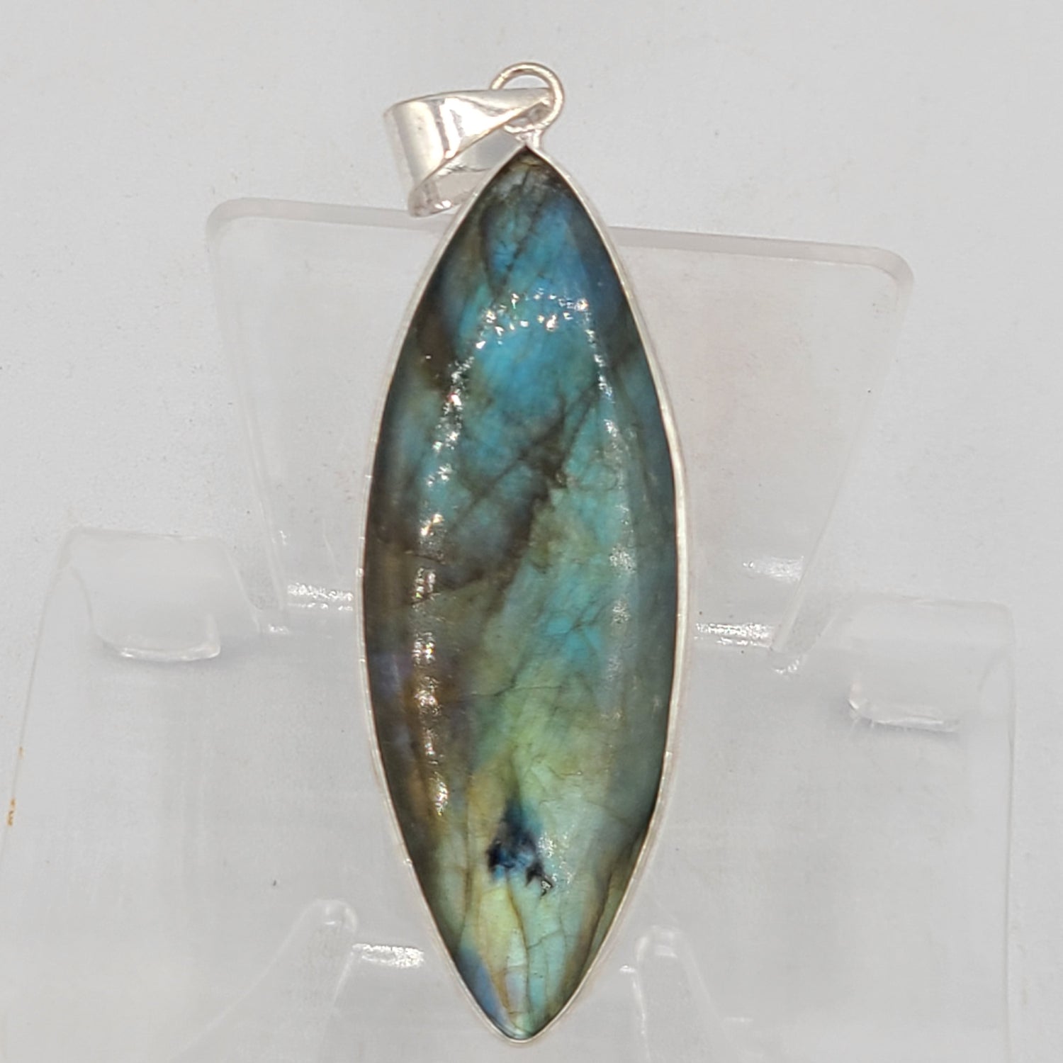 Crystal Rings: Wear the Power of Healing with Sacred Gems