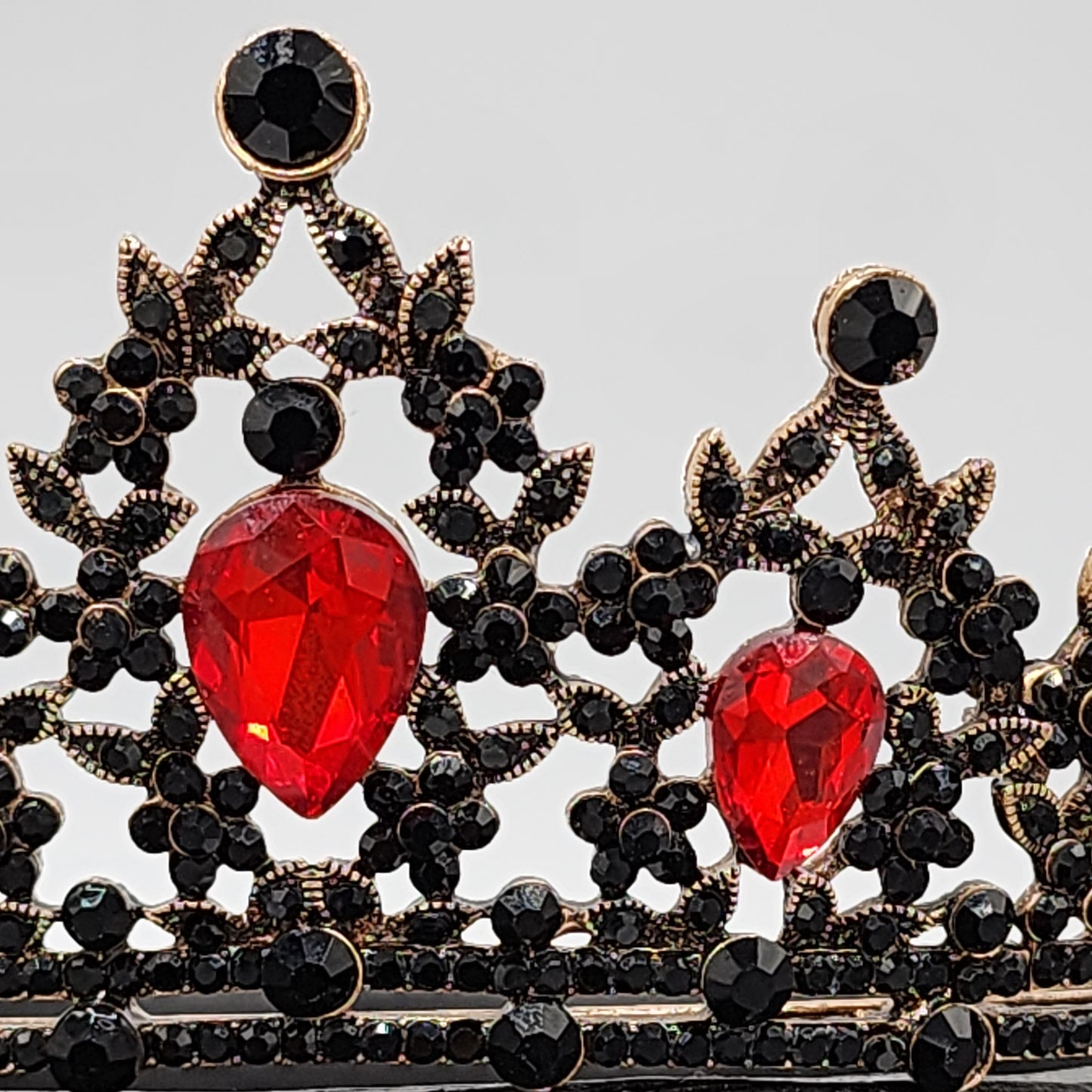 Tiara / Crown - Black and Red