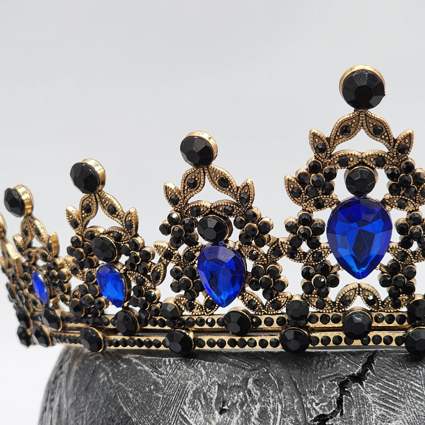 Tiara / Crown - Black and Blue